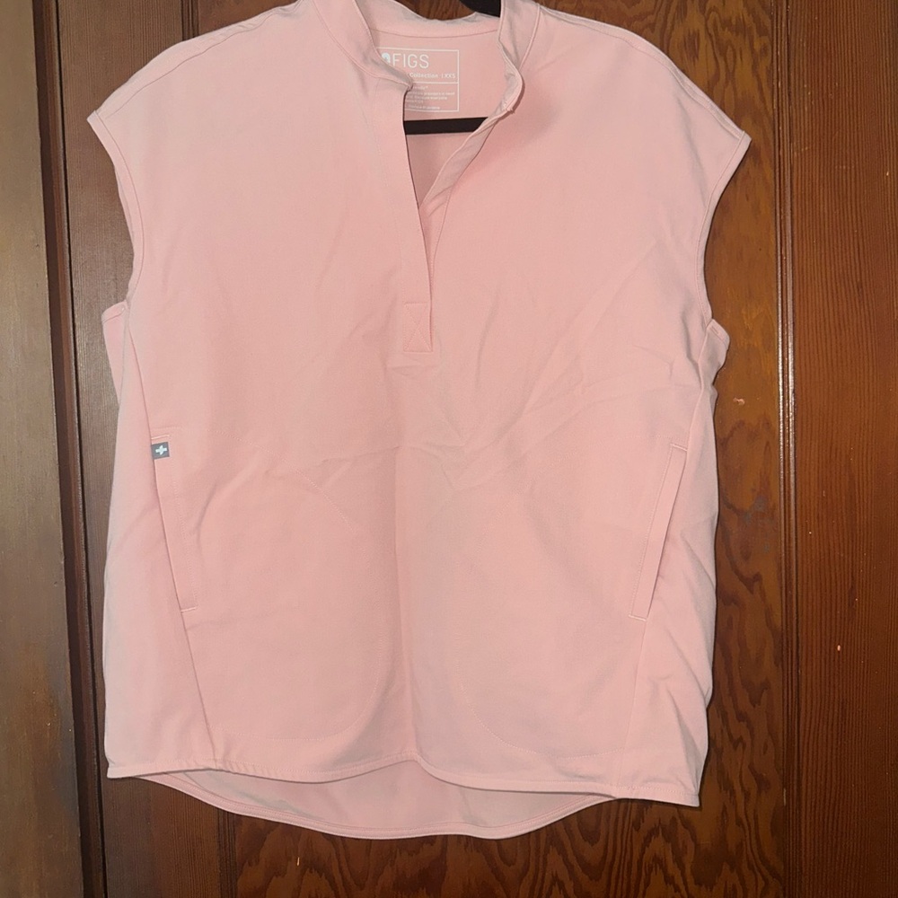 Figs Women's Pink Sands scrub top